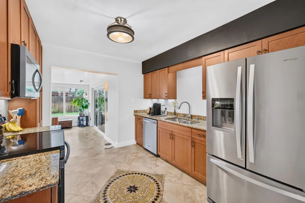 4670 NE 4TH AVENUE Oakland Park, FL 33334