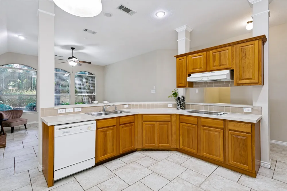 1609 Shadow Crest Drive Corinth, TX 76210
