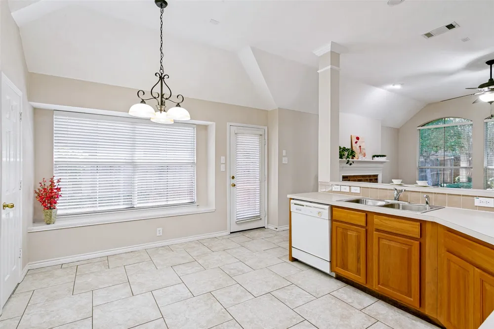 1609 Shadow Crest Drive Corinth, TX 76210