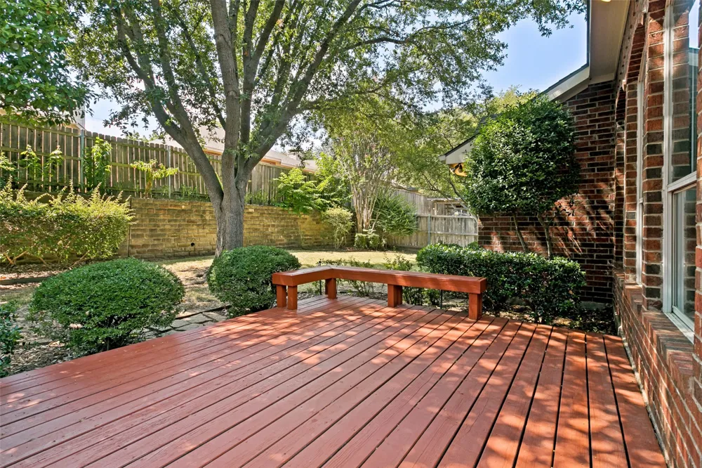 1609 Shadow Crest Drive Corinth, TX 76210
