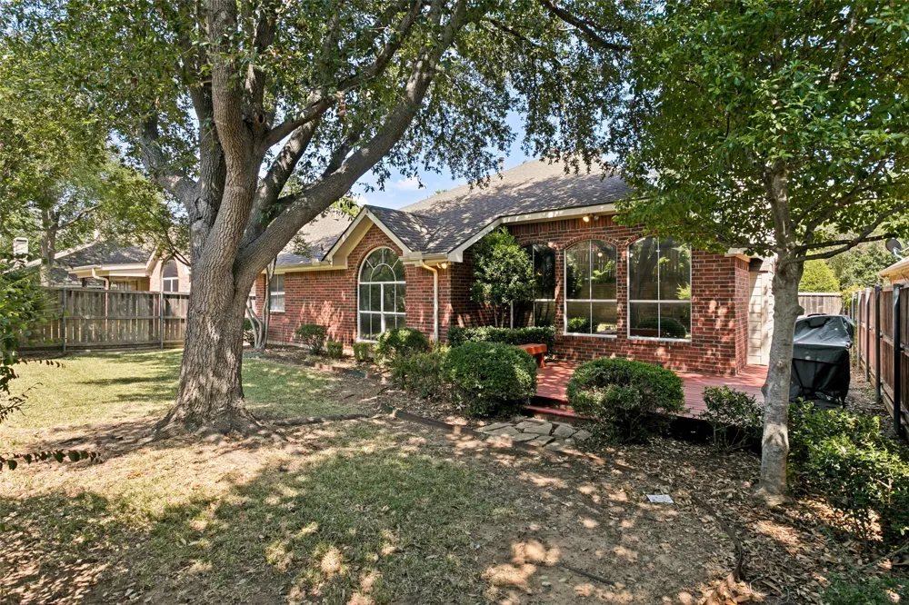 1609 Shadow Crest Drive Corinth, TX 76210