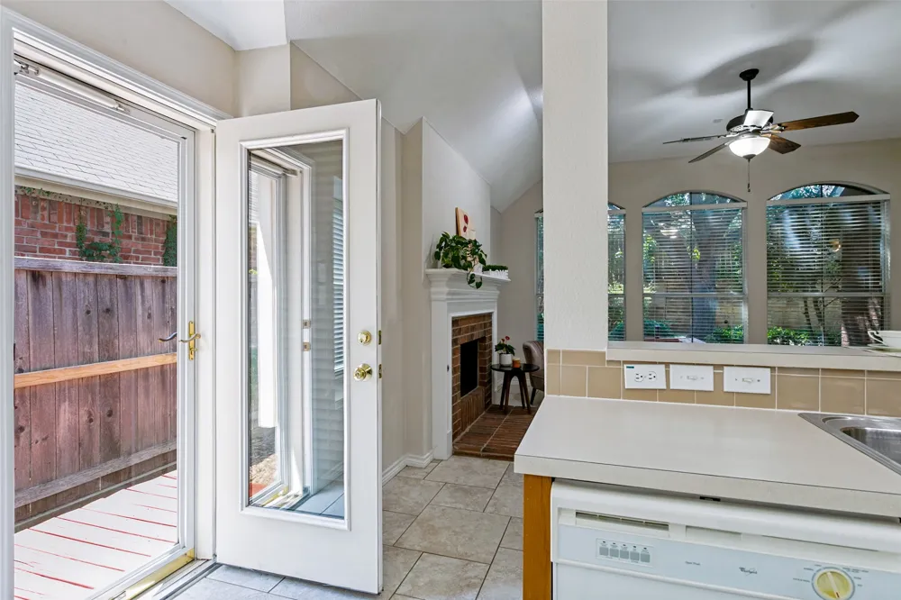 1609 Shadow Crest Drive Corinth, TX 76210
