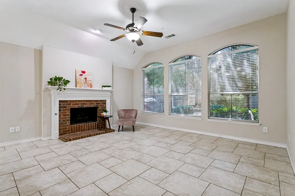 1609 Shadow Crest Drive Corinth, TX 76210