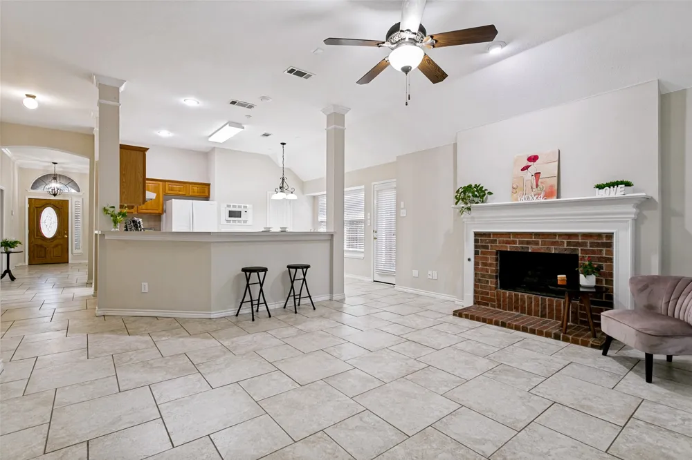 1609 Shadow Crest Drive Corinth, TX 76210