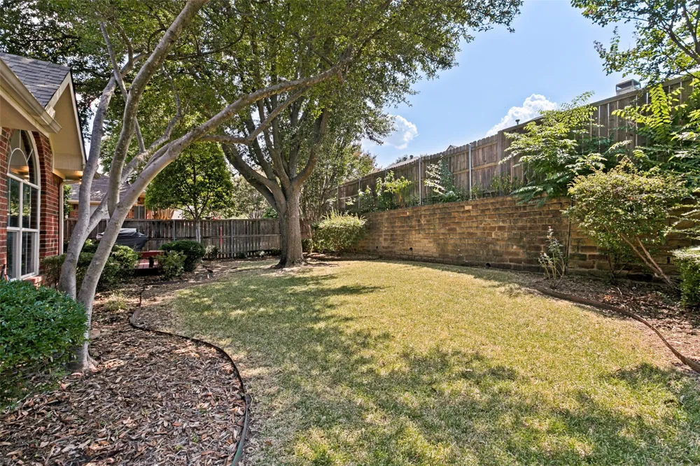1609 Shadow Crest Drive Corinth, TX 76210