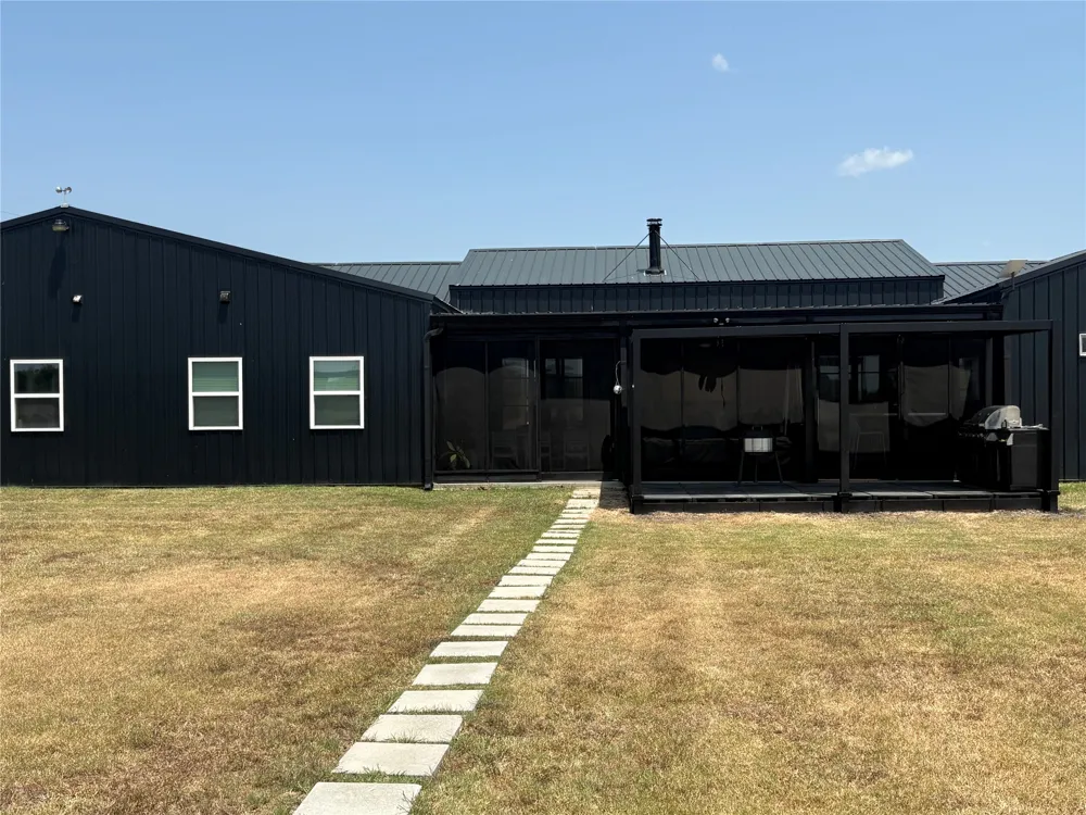 1841 Rs County Road 1402 Point, TX 75472