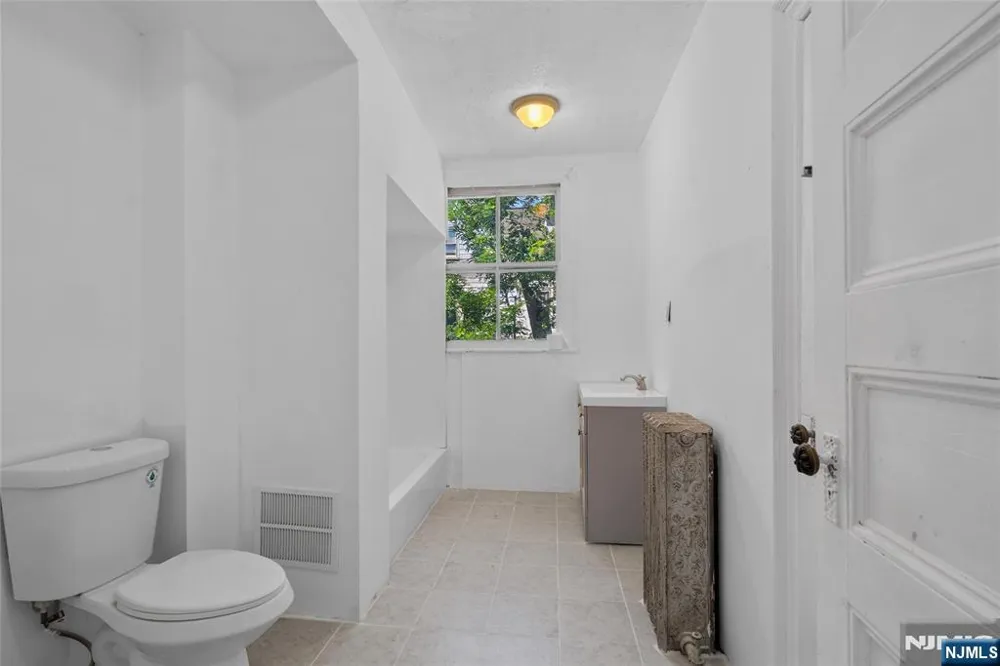 239-241 17th Avenue Paterson, NJ 07504