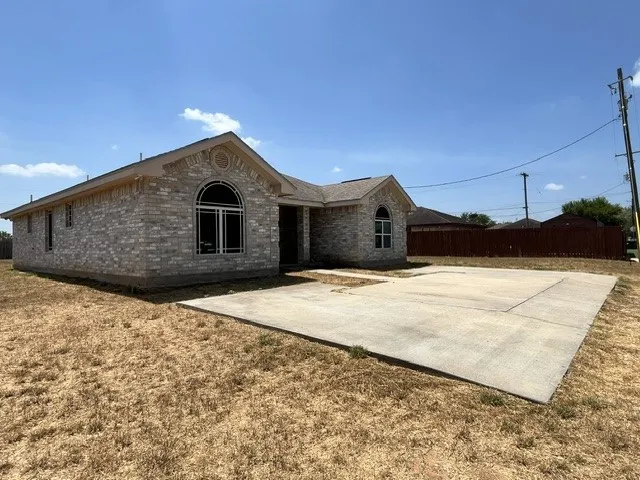 1115 Avenue A Bruni, TX 78344