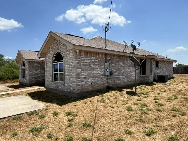 1115 Avenue A Bruni, TX 78344