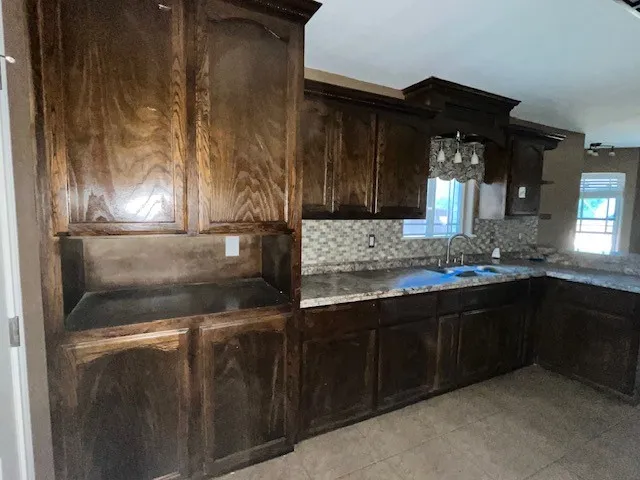 1115 Avenue A Bruni, TX 78344