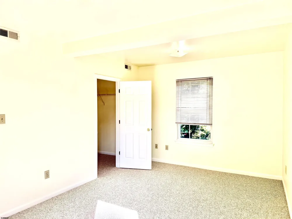 12 S Washington Ave Margate, NJ 08402