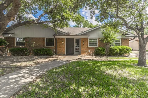 2719 Whispering Trail Circle