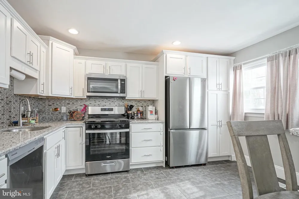 405 E EVESHAM AVENUE Magnolia, NJ 08049