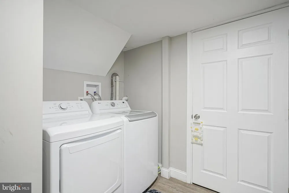 405 E EVESHAM AVENUE Magnolia, NJ 08049