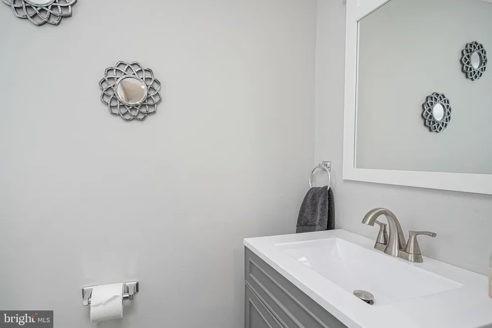 405 E EVESHAM AVENUE Magnolia, NJ 08049
