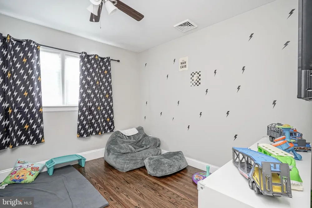 405 E EVESHAM AVENUE Magnolia, NJ 08049