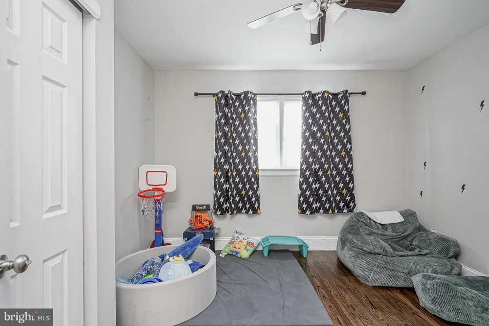 405 E EVESHAM AVENUE Magnolia, NJ 08049