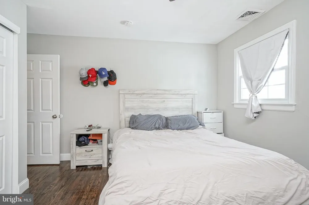 405 E EVESHAM AVENUE Magnolia, NJ 08049