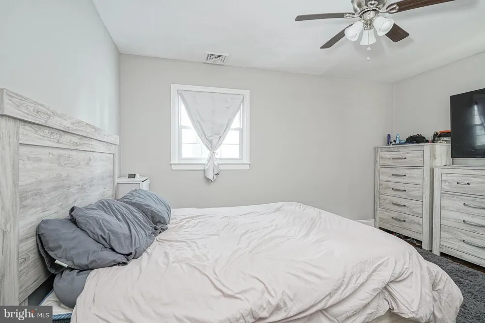 405 E EVESHAM AVENUE Magnolia, NJ 08049