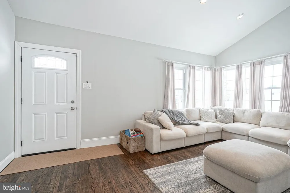 405 E EVESHAM AVENUE Magnolia, NJ 08049