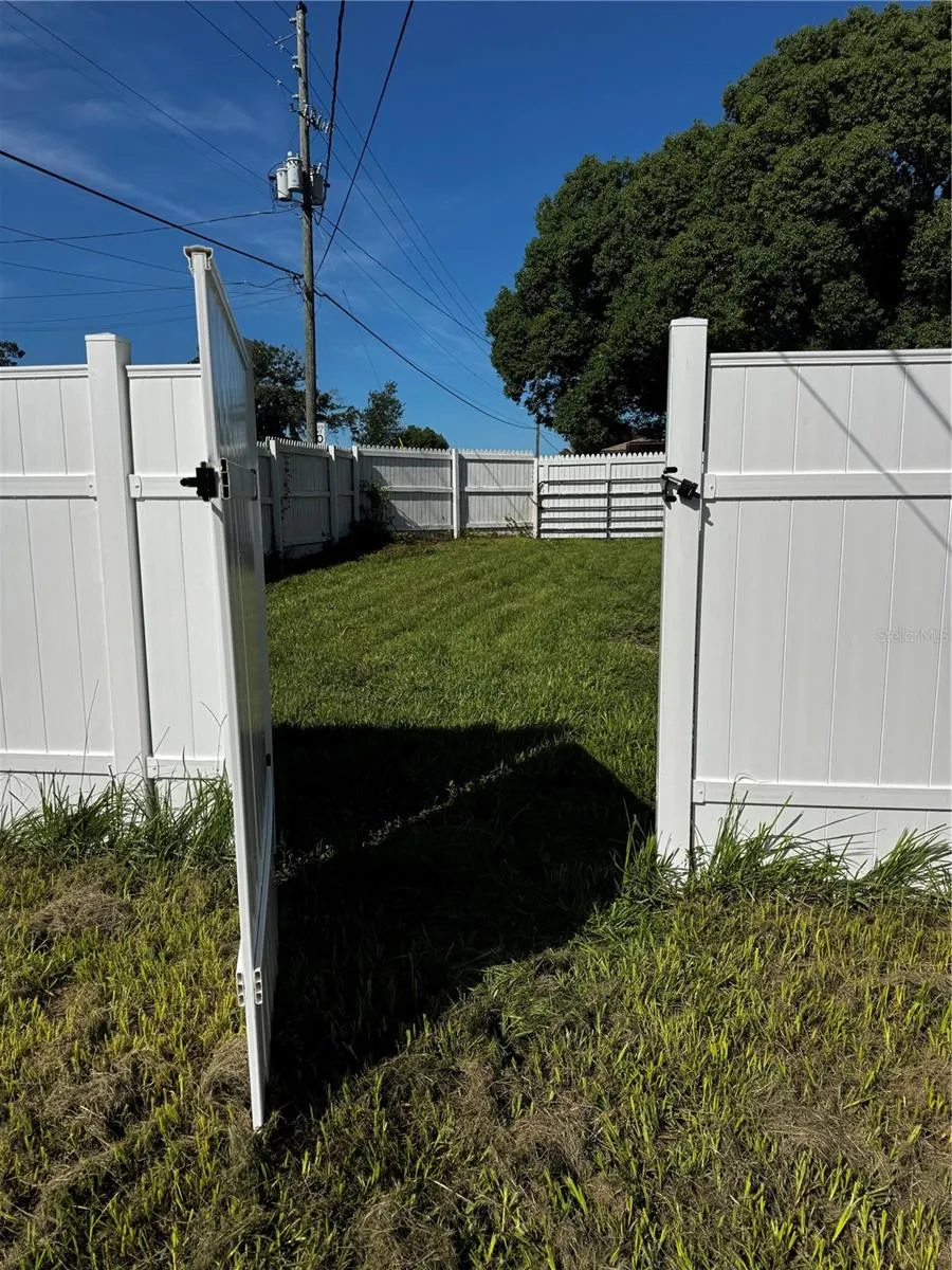5829 12TH STREET Zephyrhills, FL 33542