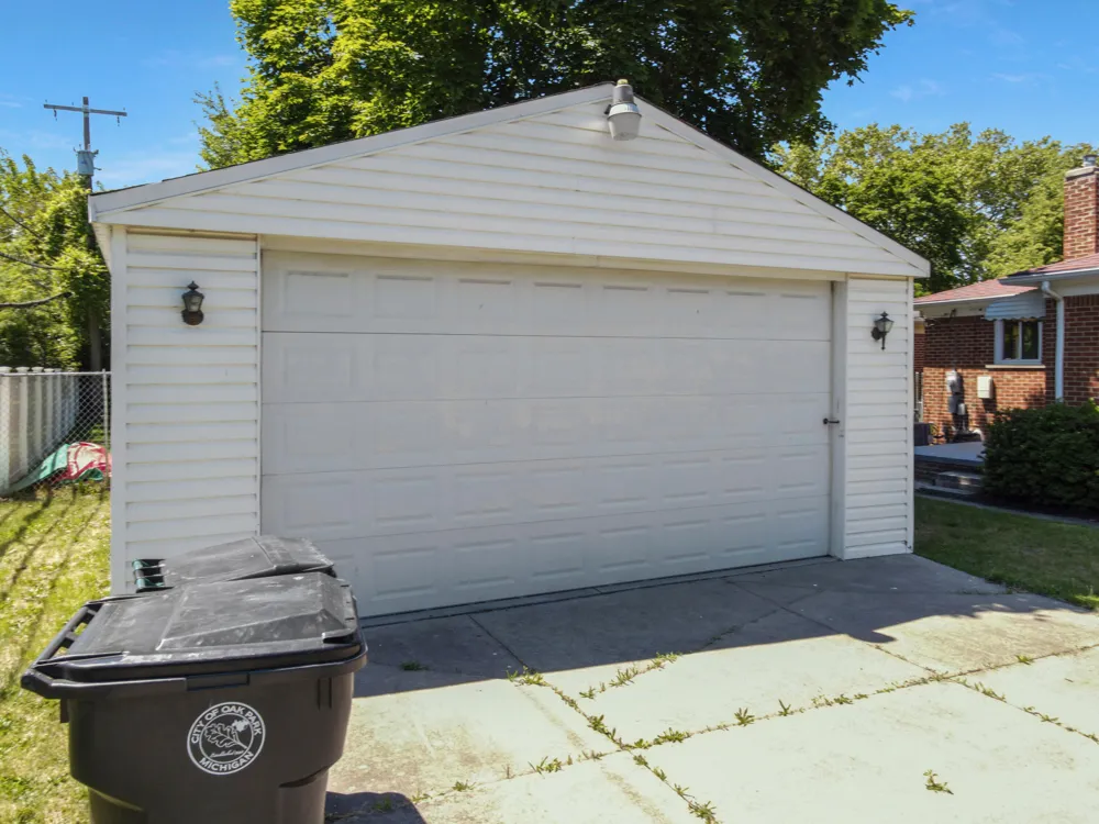 15241 Pearson Street Oak Park, MI 48237
