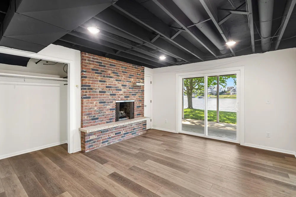1304 Eagle Lake Drive Kalamazoo, MI 49009