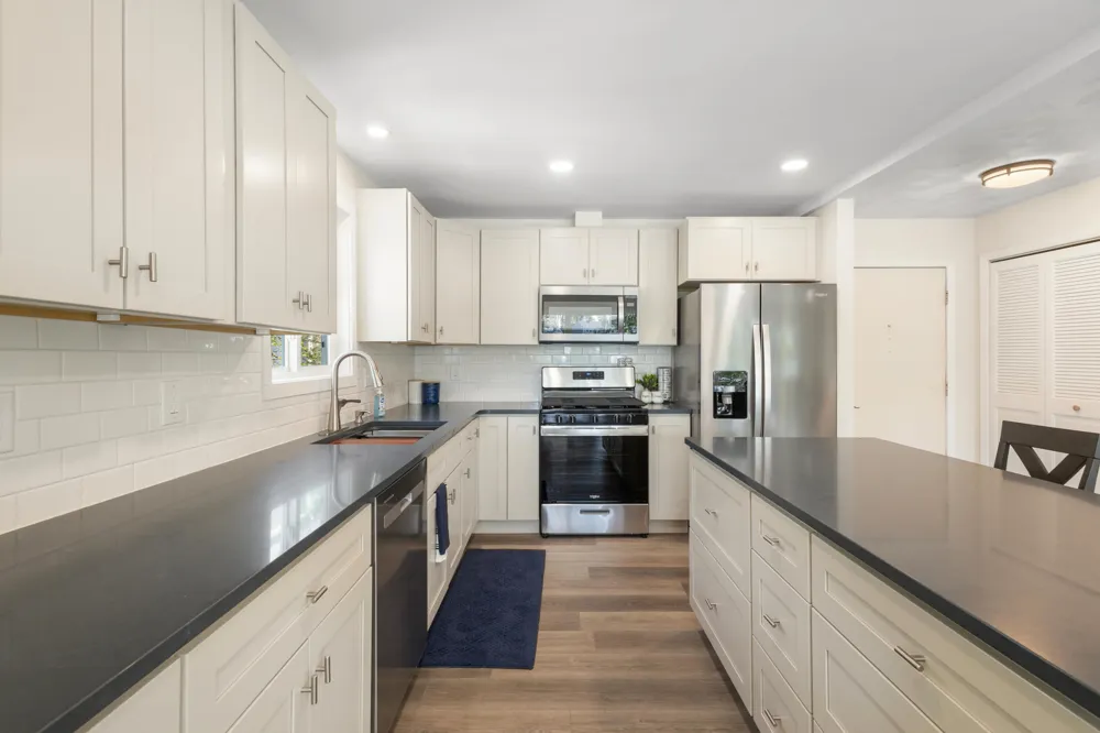 1304 Eagle Lake Drive Kalamazoo, MI 49009