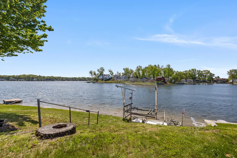 1304 Eagle Lake Drive Kalamazoo, MI 49009