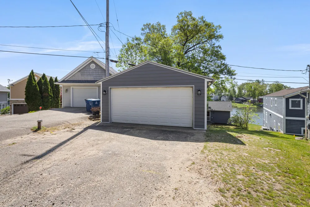 1304 Eagle Lake Drive Kalamazoo, MI 49009