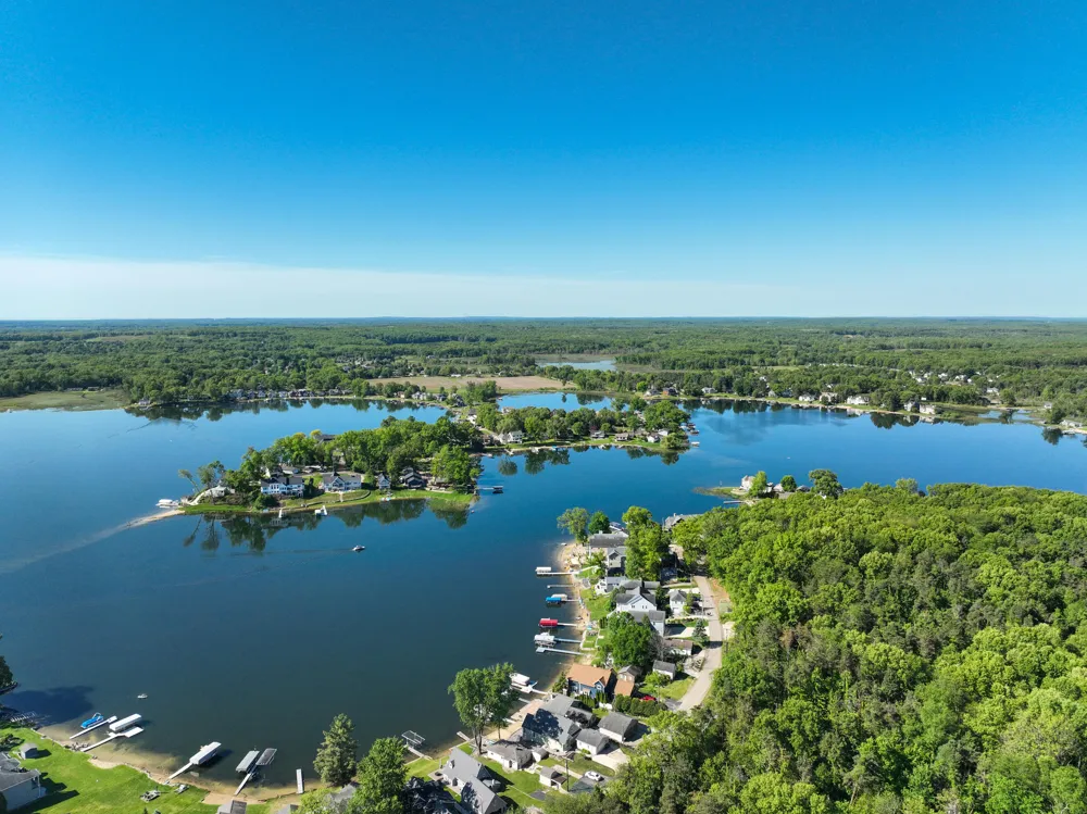 1304 Eagle Lake Drive Kalamazoo, MI 49009