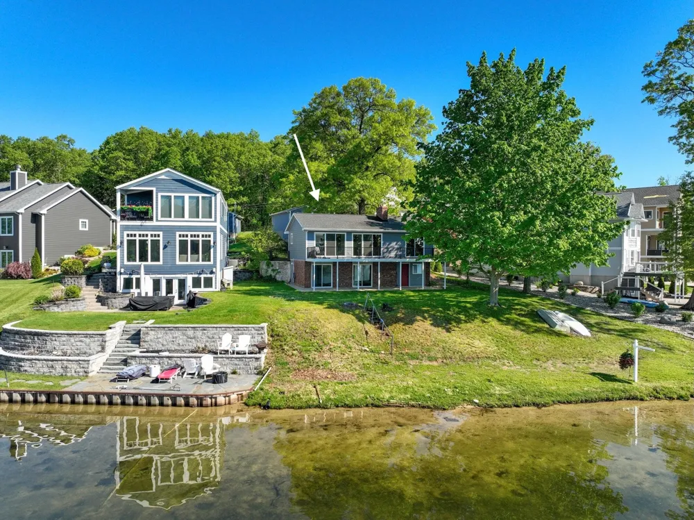 1304 Eagle Lake Drive Kalamazoo, MI 49009