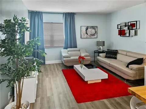 221 SE 9th Avenue #103