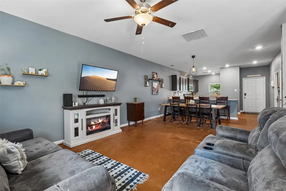 148 Bandana Circle Newark, TX 76071