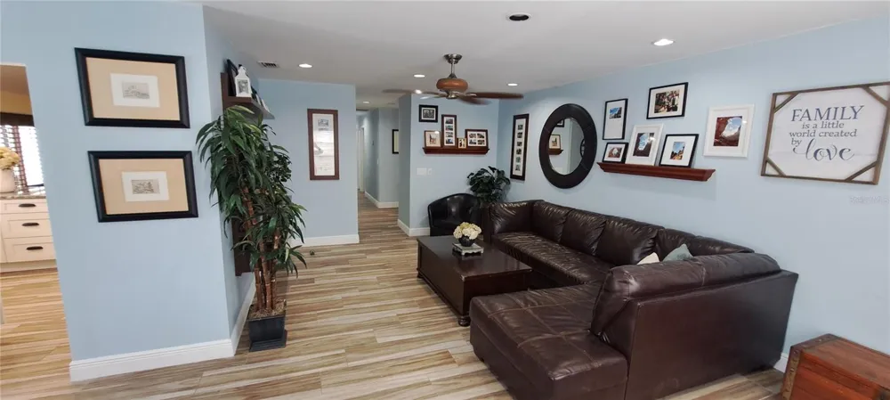11414 COUNTRY OAKS DRIVE Tampa, FL 33618