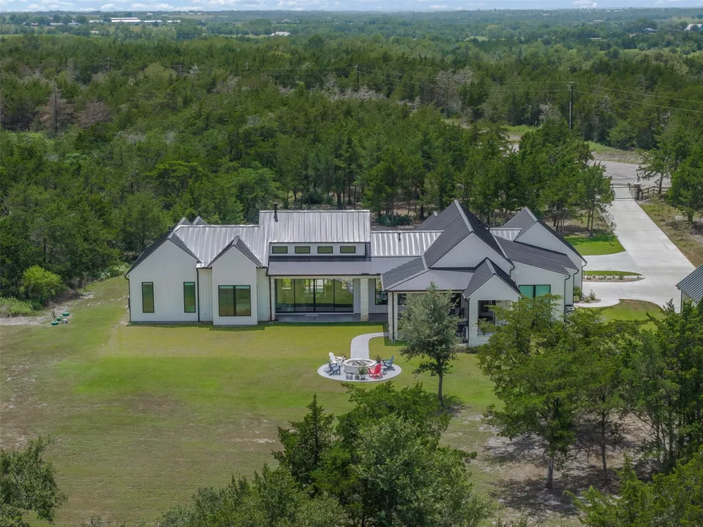 598 Vineyard View Trail Carmine, TX 78932