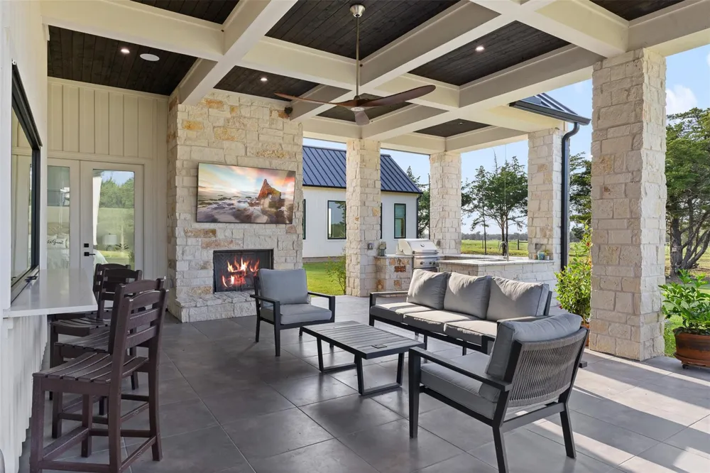 598 Vineyard View Trail Carmine, TX 78932