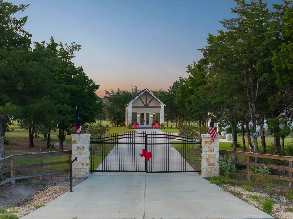 598 Vineyard View Trail Carmine, TX 78932