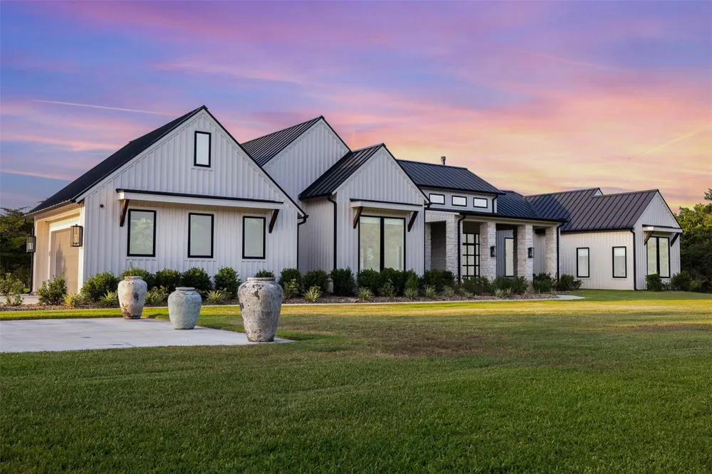 598 Vineyard View Trail Carmine, TX 78932