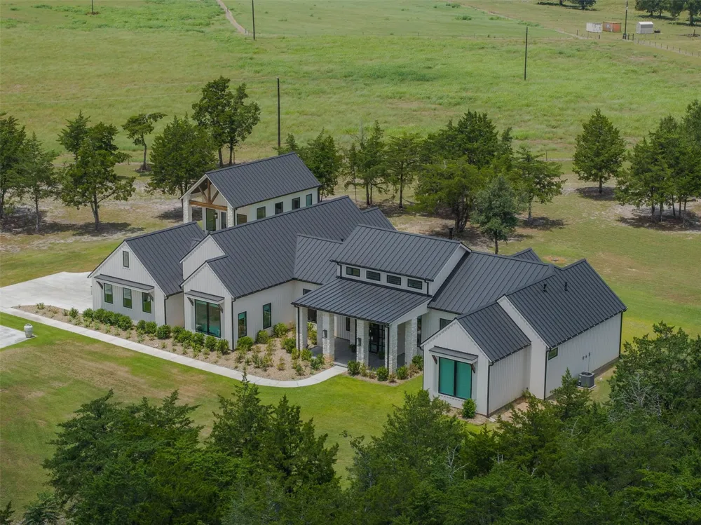 598 Vineyard View Trail Carmine, TX 78932