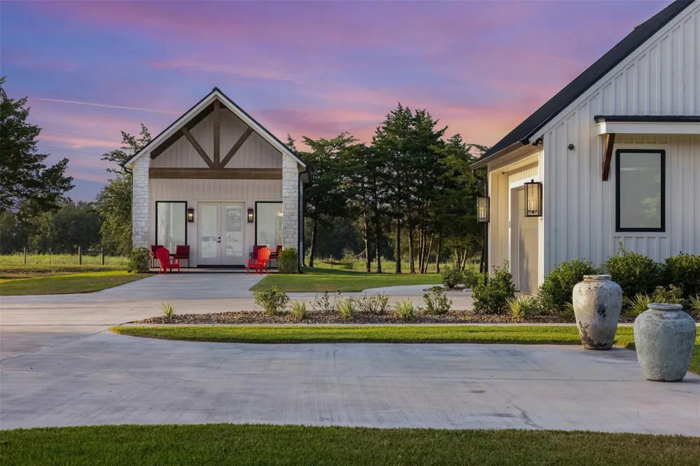 598 Vineyard View Trail Carmine, TX 78932