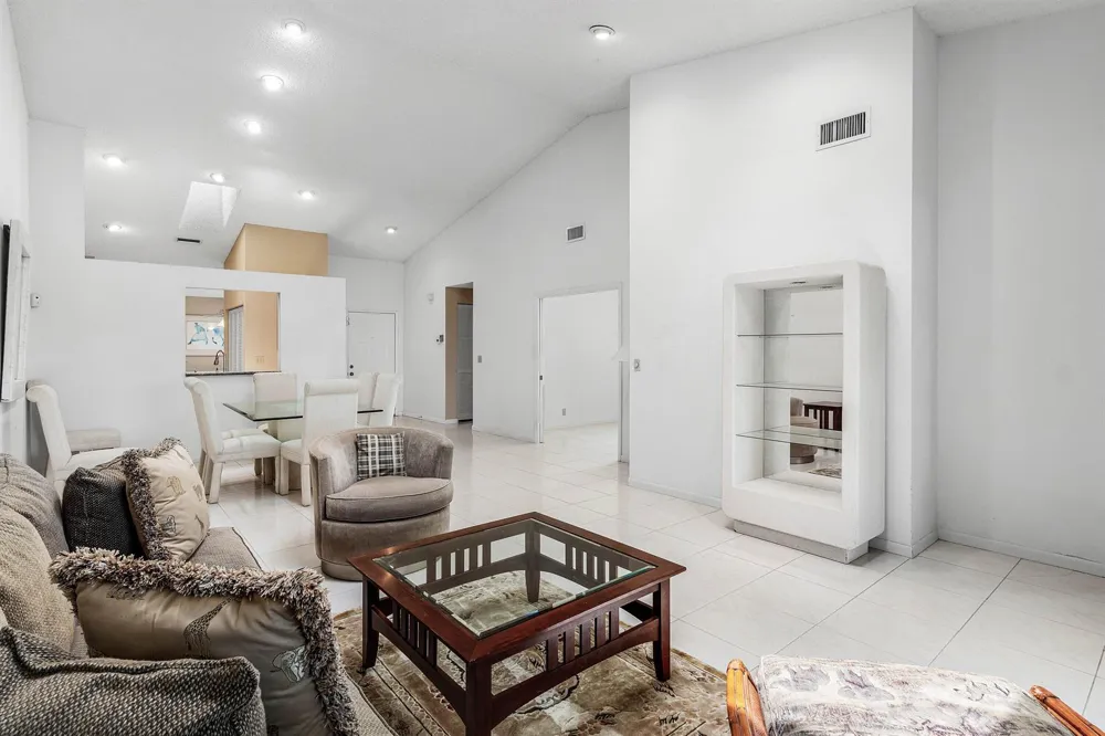 8271 SUN LAKE DRIVE Boca Raton, FL 33496