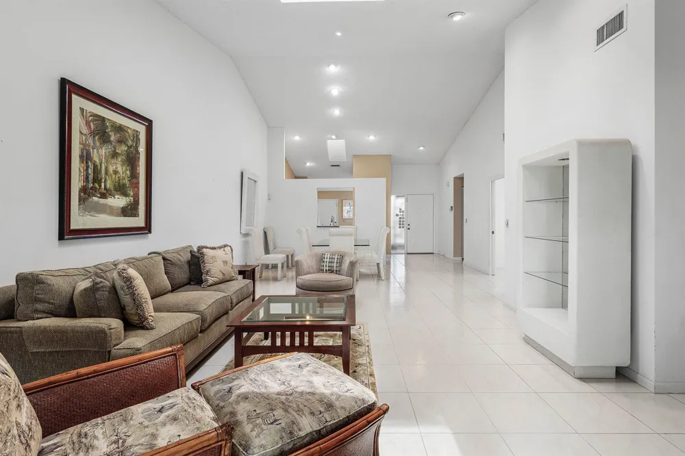 8271 SUN LAKE DRIVE Boca Raton, FL 33496