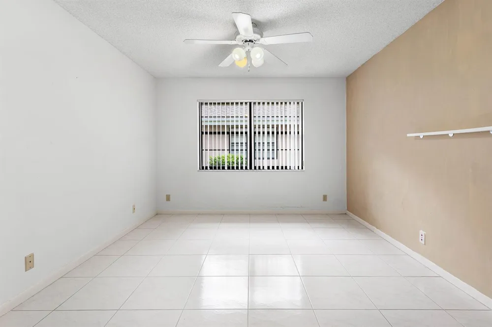 8271 SUN LAKE DRIVE Boca Raton, FL 33496