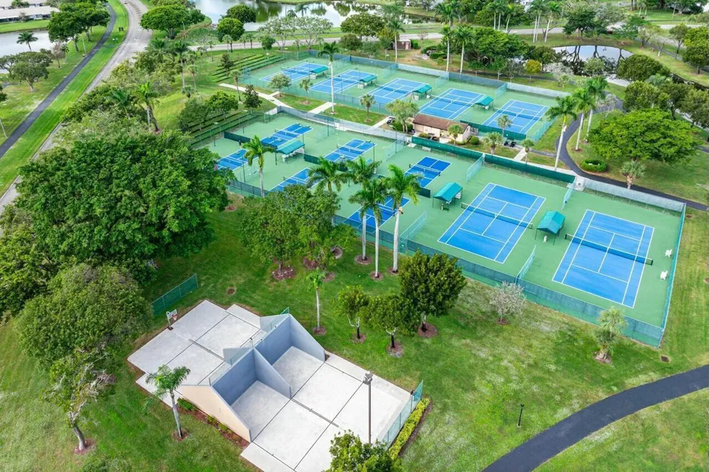 8271 SUN LAKE DRIVE Boca Raton, FL 33496