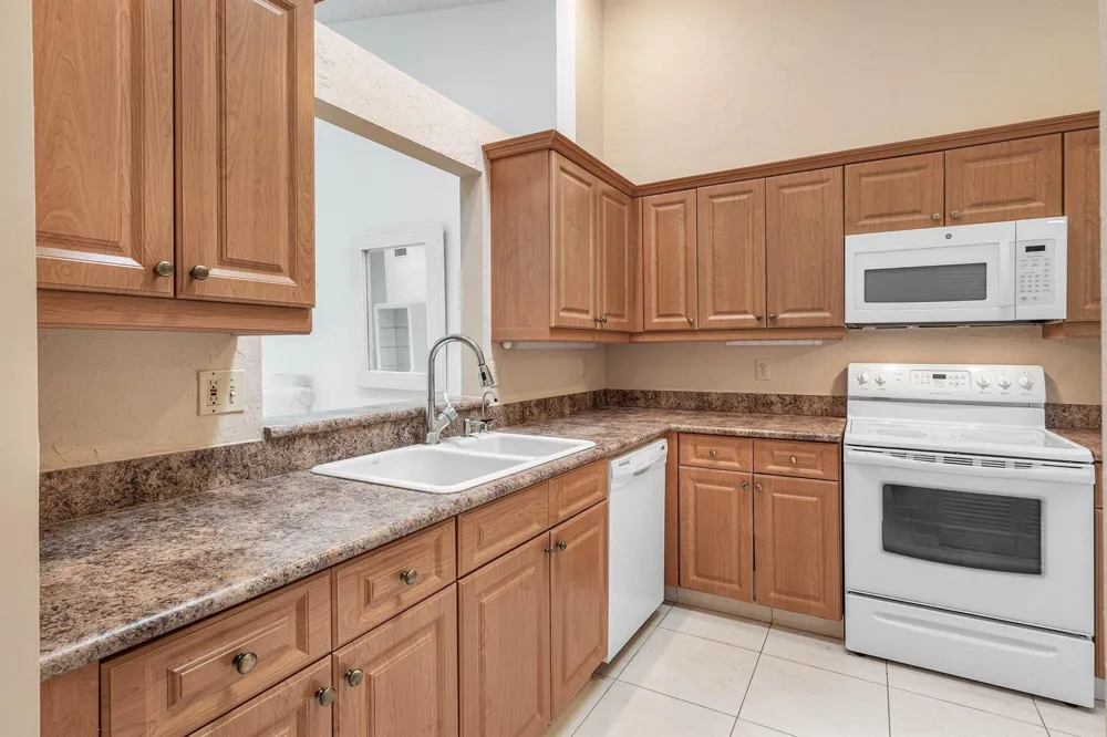 8271 SUN LAKE DRIVE Boca Raton, FL 33496