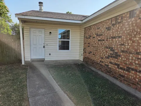 7326 NE Loop 820