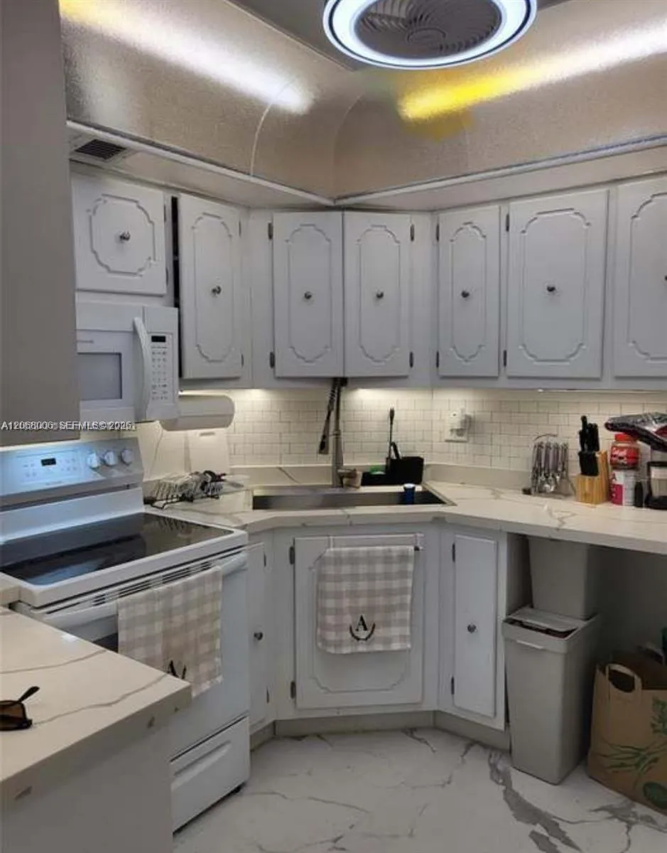 3301 Spanish Moss Ter #404 Lauderhill, FL 33319