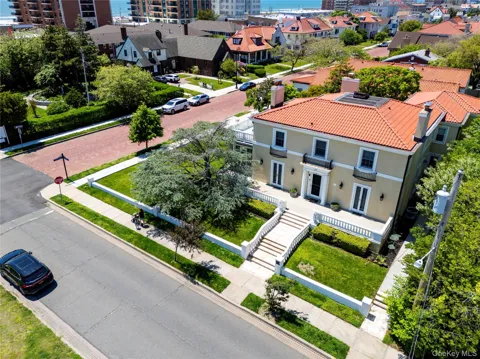 159 Magnolia Boulevard