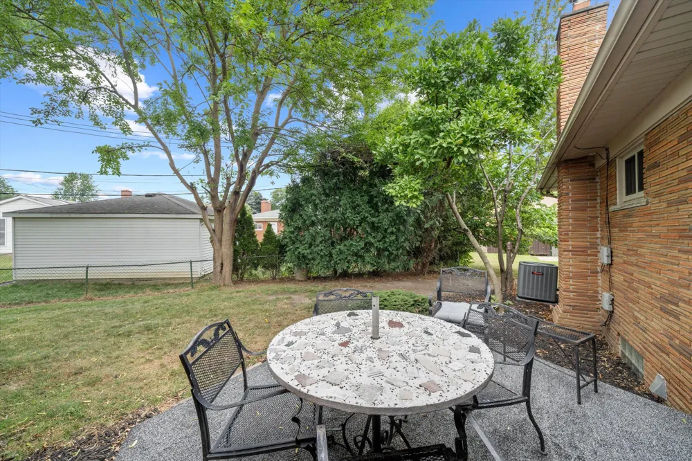 30906 Roycroft Street Livonia, MI 48154